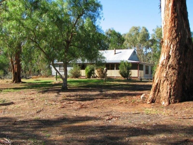 23-24 Grenfell Road, Young NSW 2594