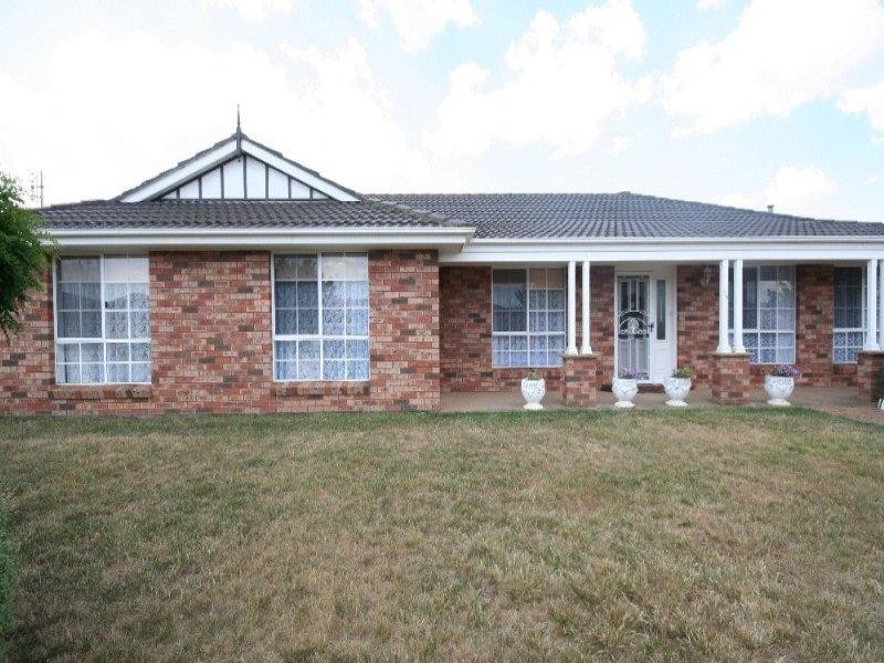 18 Brennan Crescent, Oberon NSW 2787