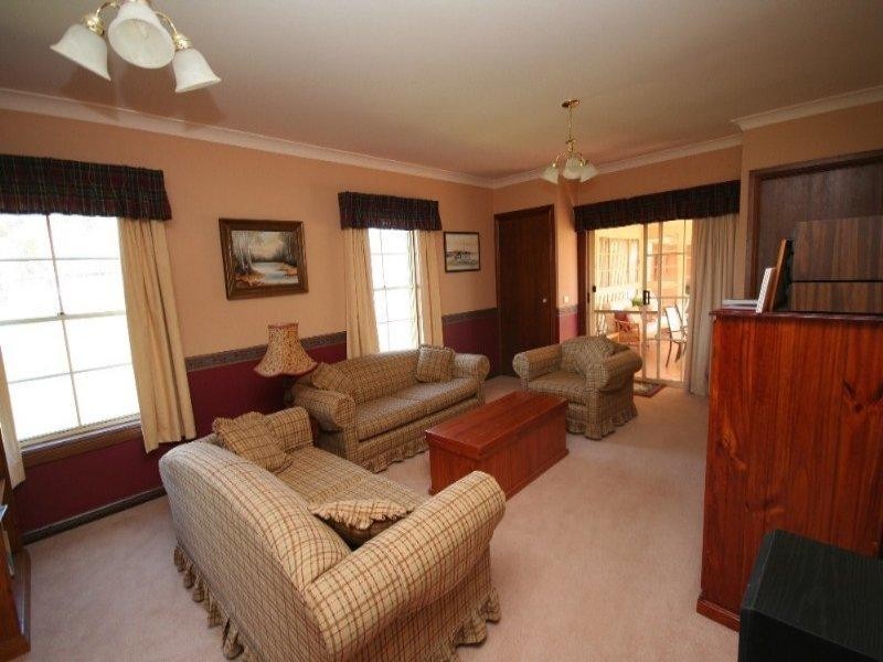 9 Cook Street, Oberon NSW 2787