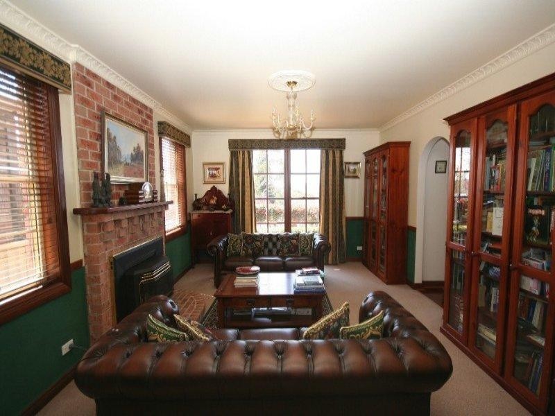 9 Cook Street, Oberon NSW 2787