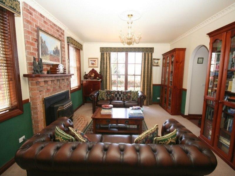 9 Cook Street, Oberon NSW 2787