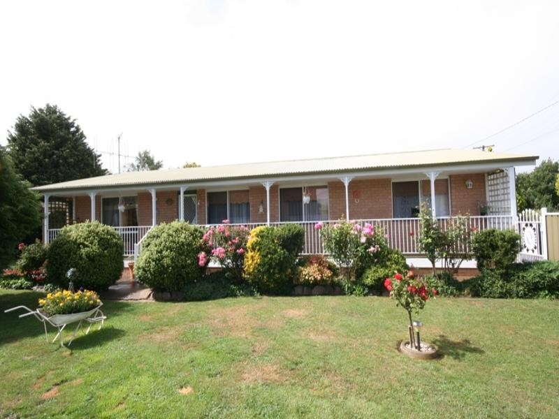 10 Strathroy Avenue, Oberon NSW 2787