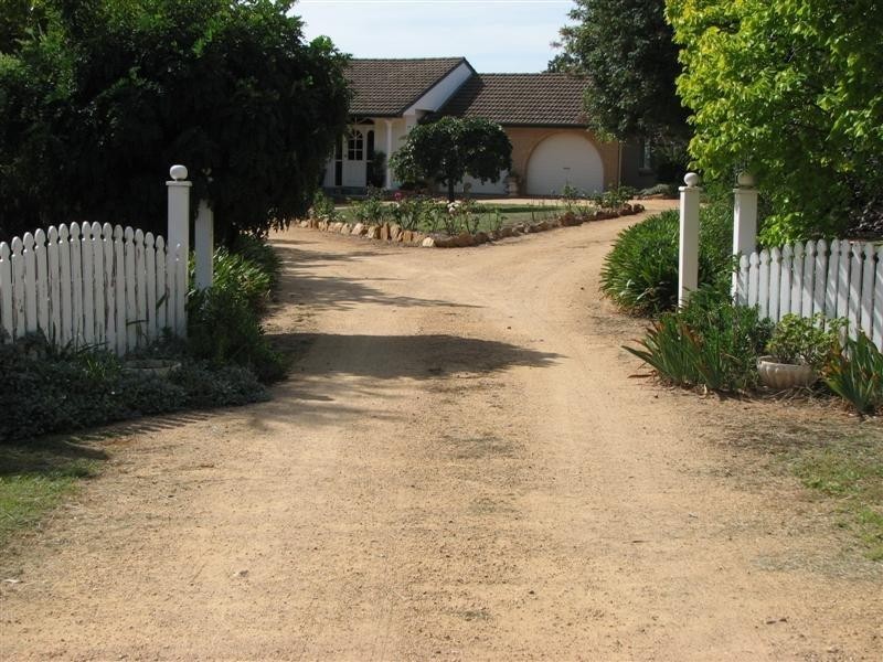 52 Melyra Street, Grenfell NSW 2810