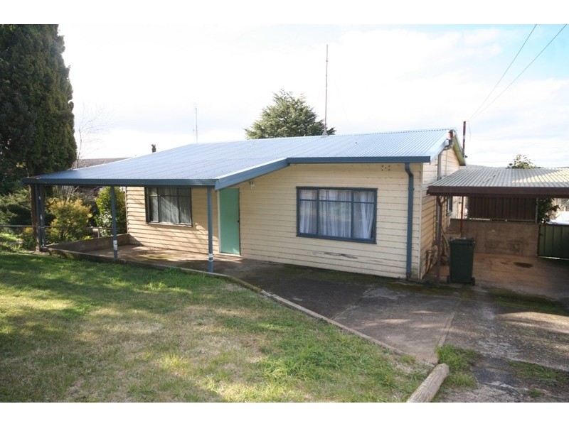 15 Jenolan Street, Oberon NSW 2787