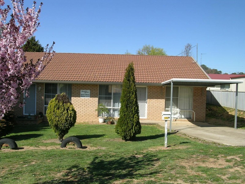 122D QUEEN, Oberon NSW 2787