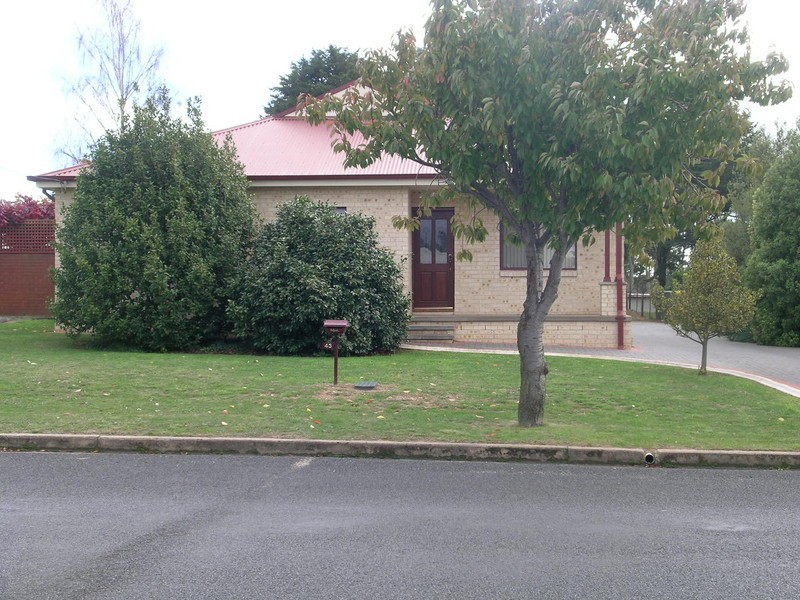 43 SCOTIA Avenue, Oberon NSW 2787