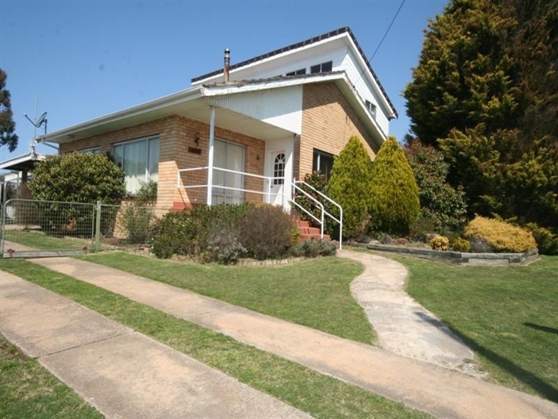 96 North Street, Oberon NSW 2787