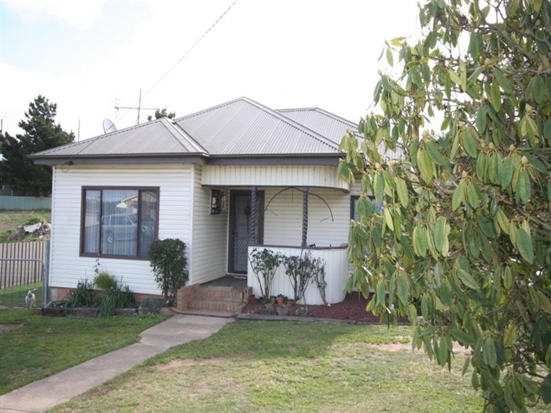 12 Earl Street, Oberon NSW 2787