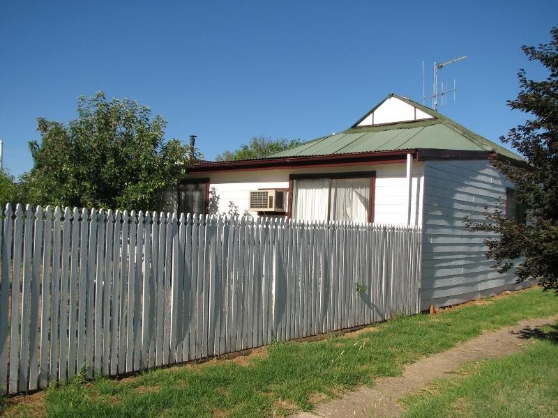 26 – 28 Main Street, Gooloogong NSW 2805