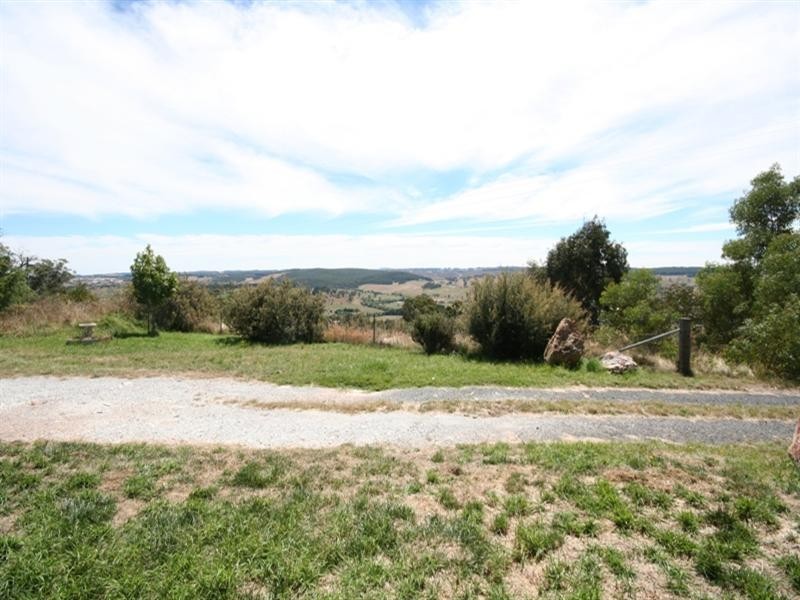 63 Marks Crescent, Oberon NSW 2787