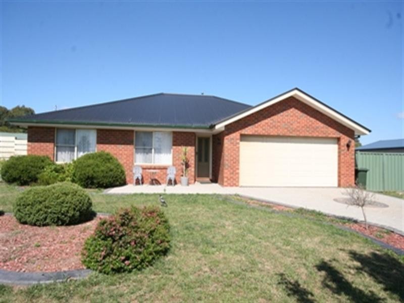 6 Brennan Crescent, Oberon NSW 2787