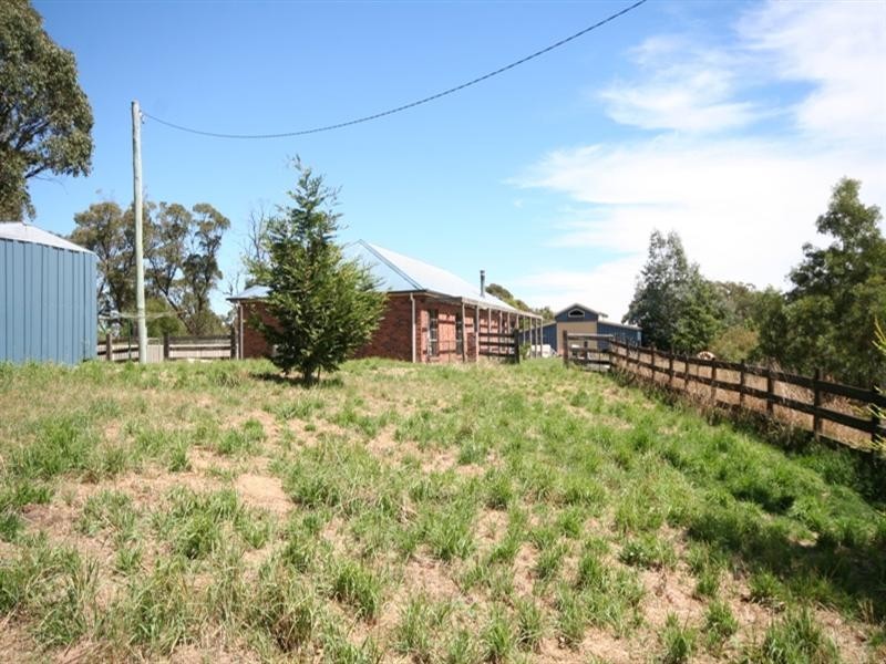 63 Marks Crescent, Oberon NSW 2787