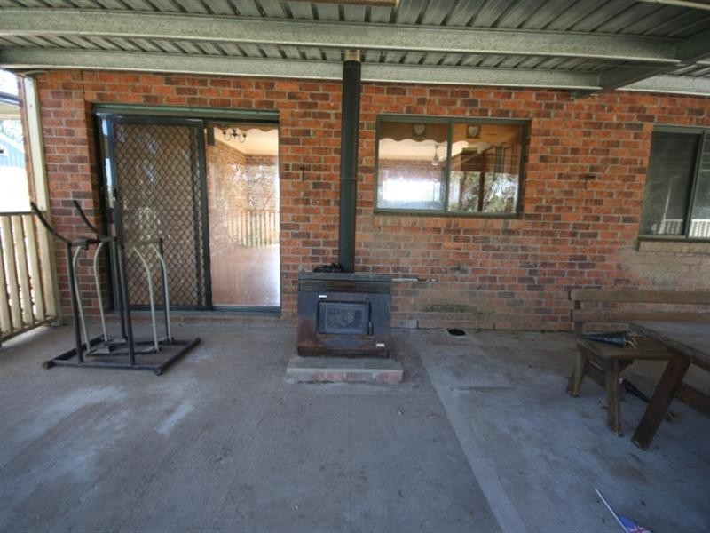 63 Marks Crescent, Oberon NSW 2787