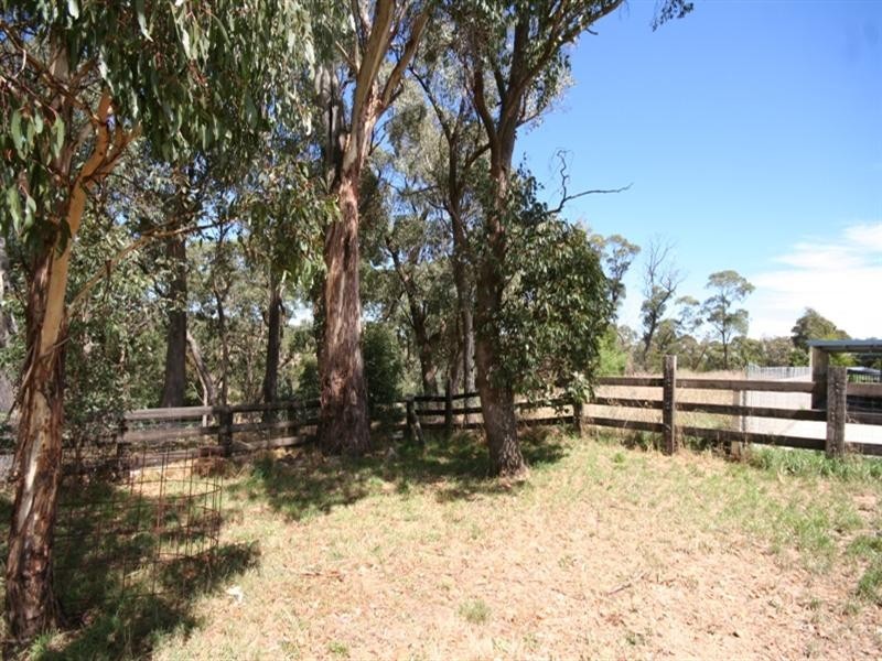 63 Marks Crescent, Oberon NSW 2787