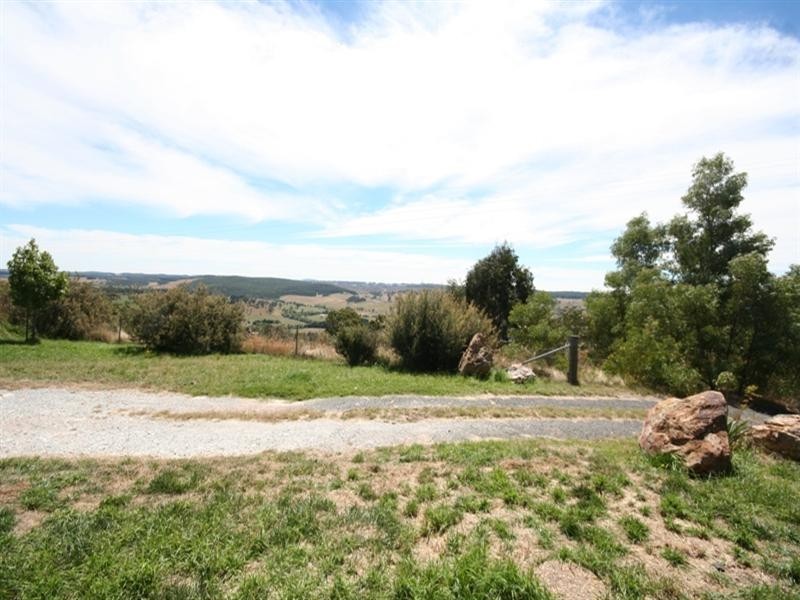 63 Marks Crescent, Oberon NSW 2787