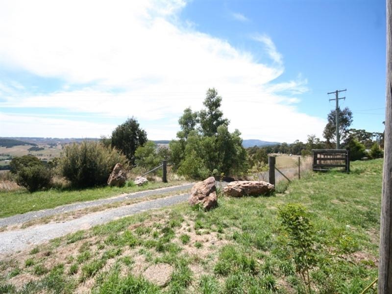 63 Marks Crescent, Oberon NSW 2787