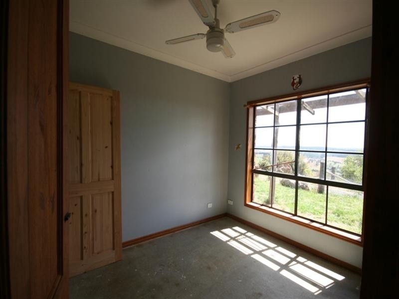 63 Marks Crescent, Oberon NSW 2787