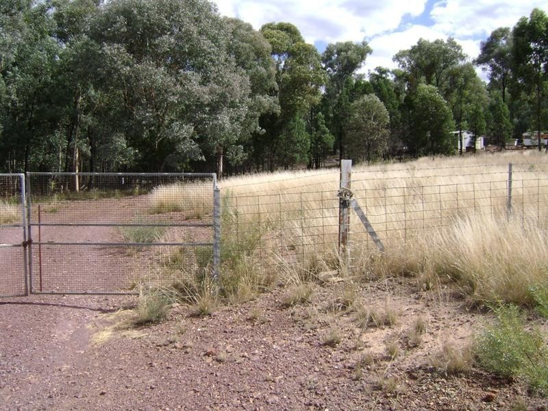 8 White Horse Road, Cowra NSW 2794