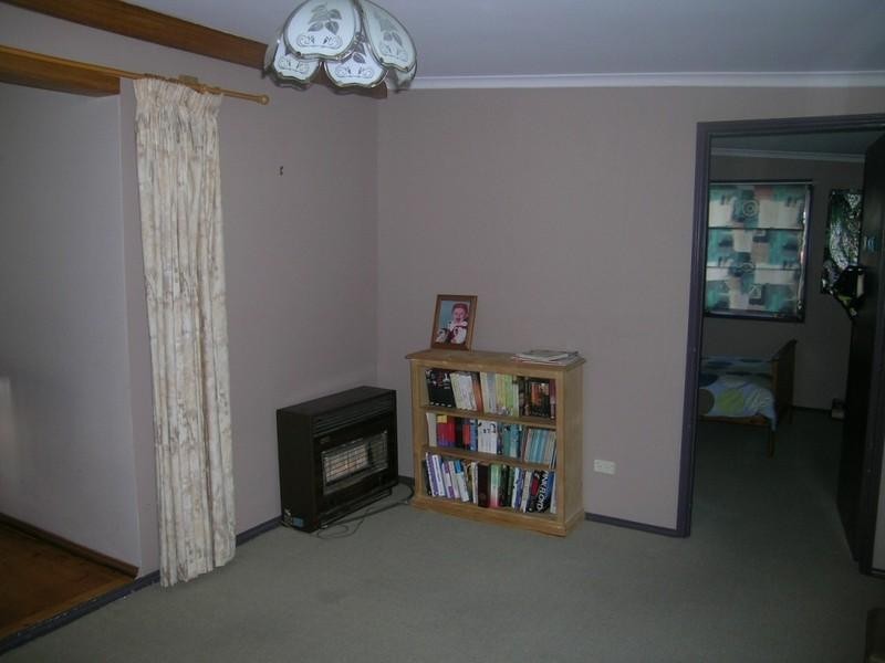 8 Jenolan Street, Oberon NSW 2787