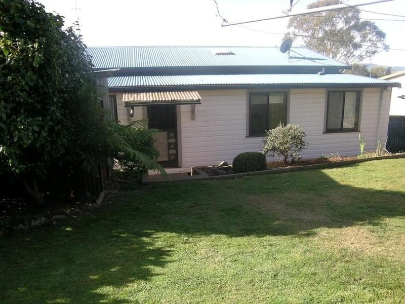 8 Jenolan Street, Oberon NSW 2787