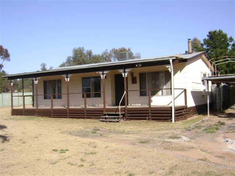 9 Crescent Street, Koorawatha NSW 2807