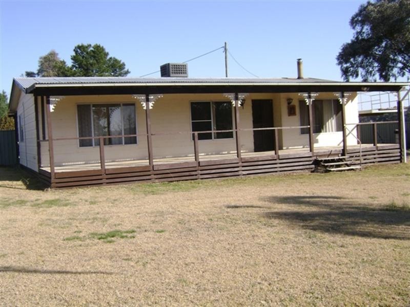 9 Crescent Street, Koorawatha NSW 2807