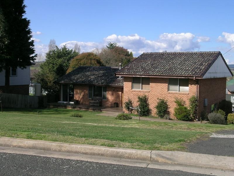 8 Cook Street, Oberon NSW 2787