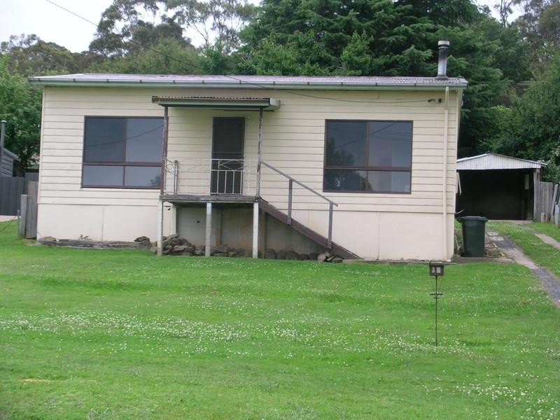 18 Buckley Crescent, Oberon NSW 2787