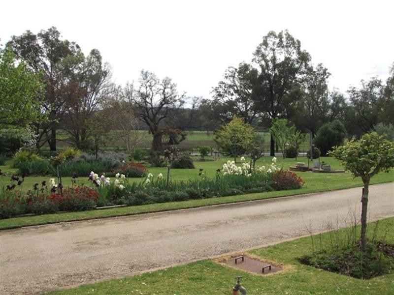 2 East Street, Gooloogong NSW 2805