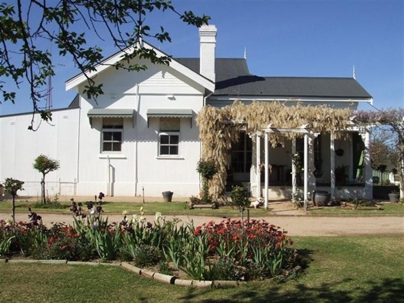 2 East Street, Gooloogong NSW 2805