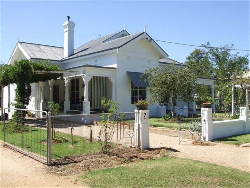 2 East Street, Gooloogong NSW 2805