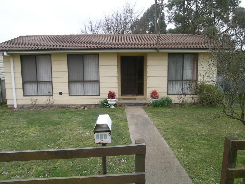 128 Curtis Street, Oberon NSW 2787