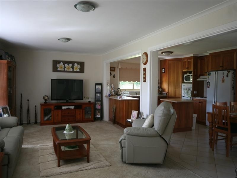 69 Marks Crescent, Oberon NSW 2787