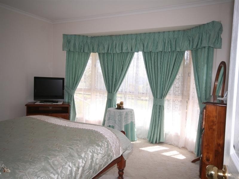 69 Marks Crescent, Oberon NSW 2787