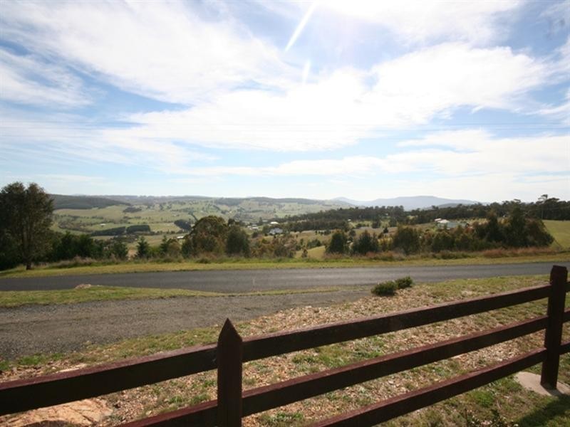 69 Marks Crescent, Oberon NSW 2787