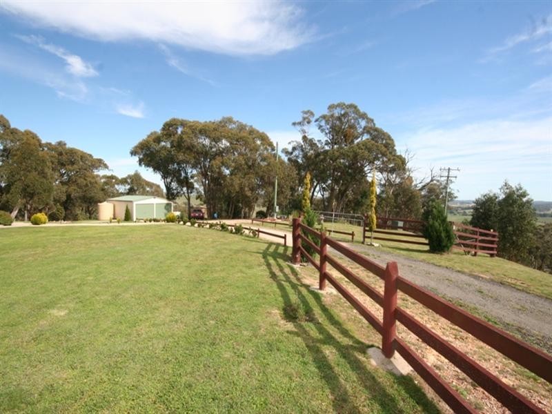 69 Marks Crescent, Oberon NSW 2787