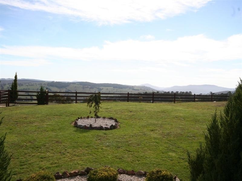 69 Marks Crescent, Oberon NSW 2787