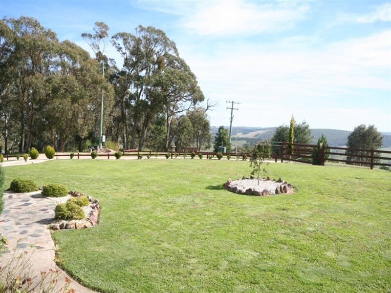 69 Marks Crescent, Oberon NSW 2787