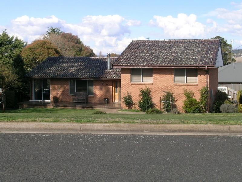 8 Cook Street, Oberon NSW 2787