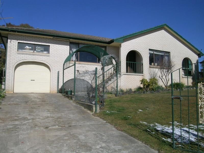 4 Hunter Street, Oberon NSW 2787