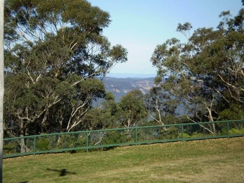 3 Carrington Avenue, Katoomba NSW 2780