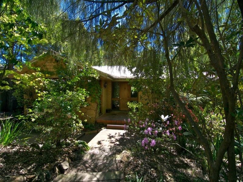 27 McLaughlin Avenue, Wentworth Falls NSW 2782