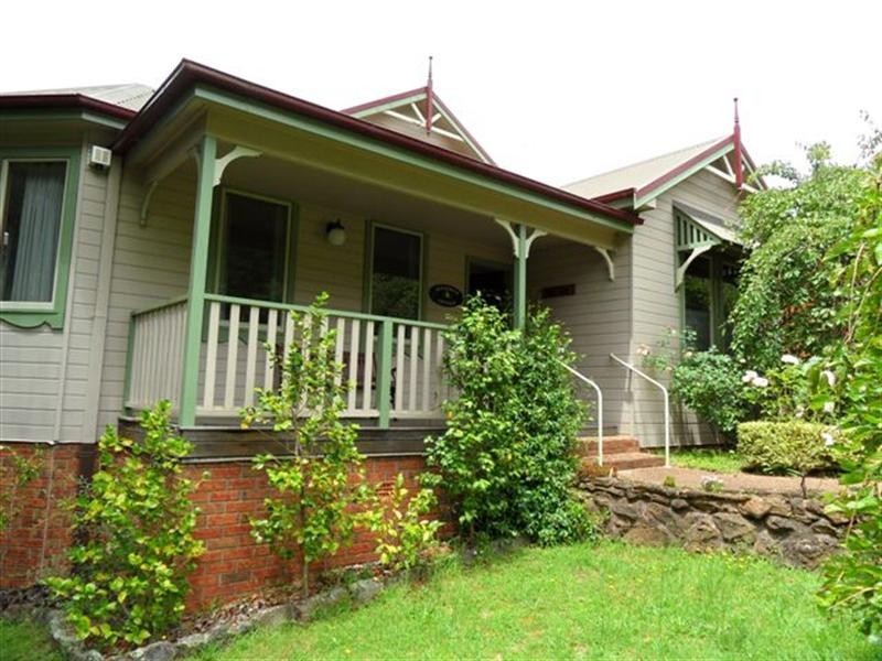 8 Salisbury Avenue, Leura NSW 2780