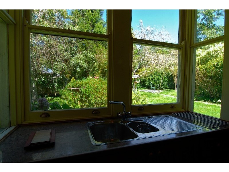 147 Falls Road, Wentworth Falls NSW 2782