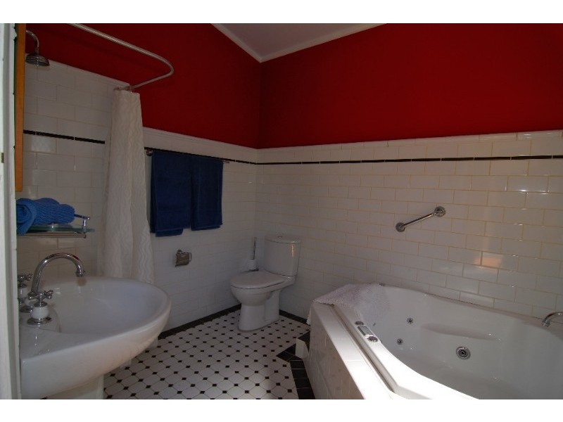 147 Falls Road, Wentworth Falls NSW 2782