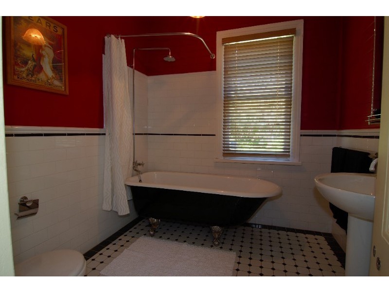 147 Falls Road, Wentworth Falls NSW 2782