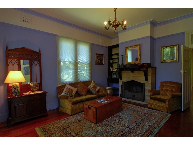 147 Falls Road, Wentworth Falls NSW 2782