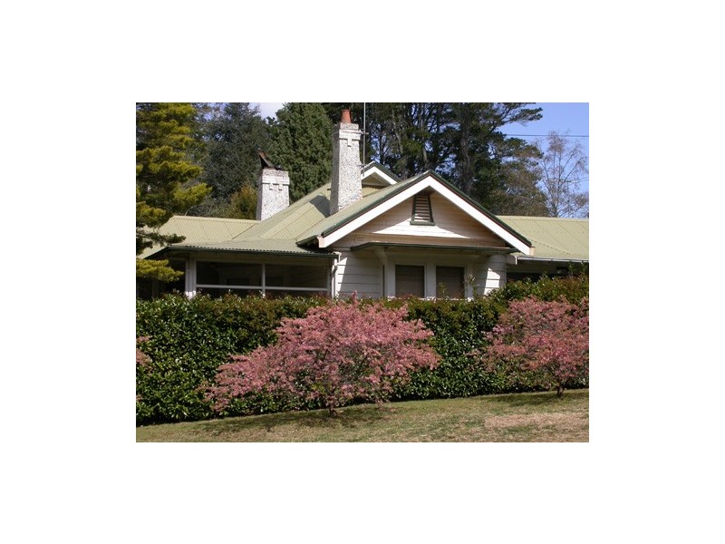 147 Falls Road, Wentworth Falls NSW 2782