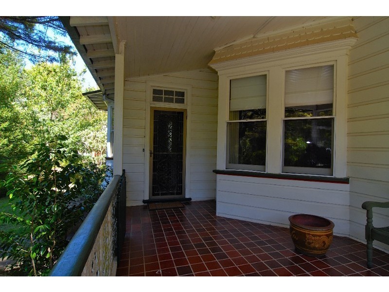 147 Falls Road, Wentworth Falls NSW 2782