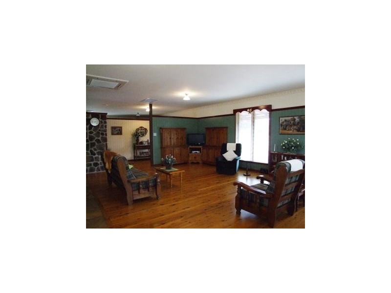 7 WODEN Street, Murphys Creek QLD 4352